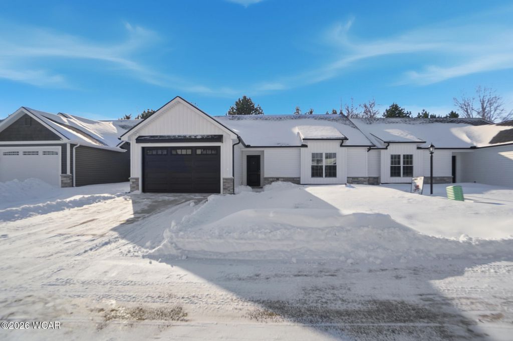 2878 Autumn Lake Drive, Lima, OH 45801