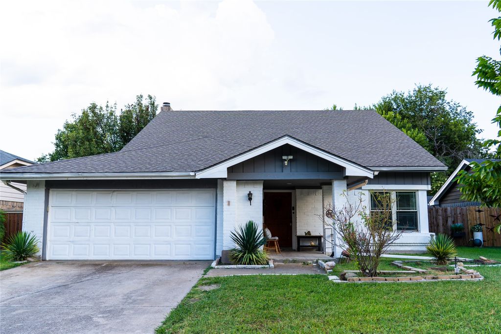 2521 Channing Drive, Grand Prairie, TX 75052