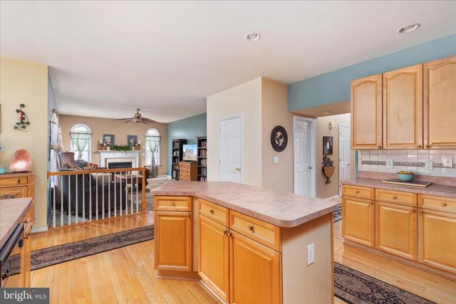 25 ENGLEWOOD TER, Martinsburg, WV 25403