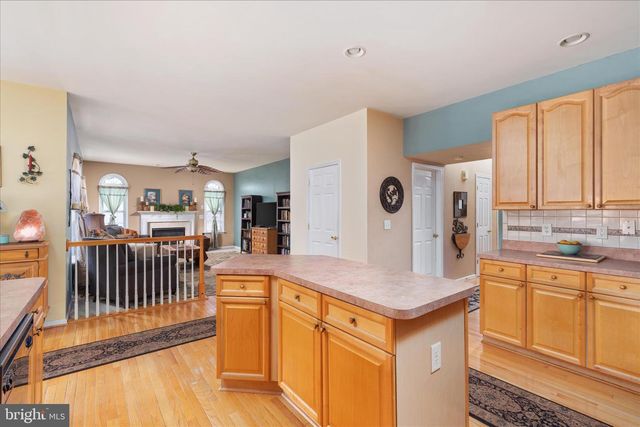 25 ENGLEWOOD TER, Martinsburg, WV 25403