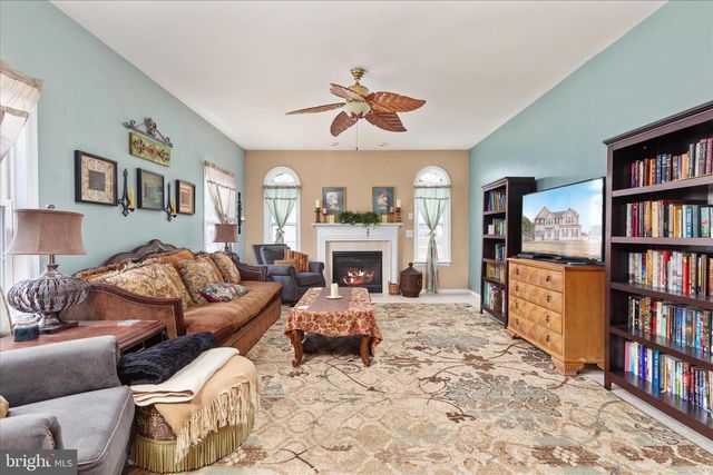 25 ENGLEWOOD TER, Martinsburg, WV 25403