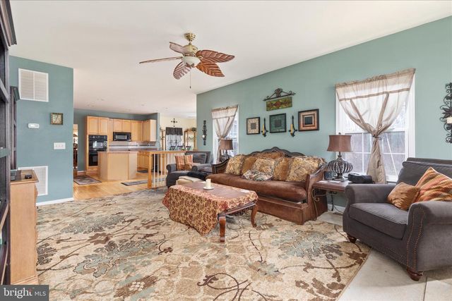 25 ENGLEWOOD TER, Martinsburg, WV 25403