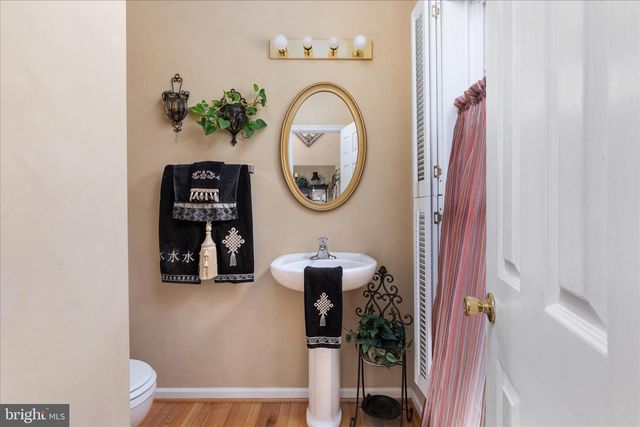 25 ENGLEWOOD TER, Martinsburg, WV 25403