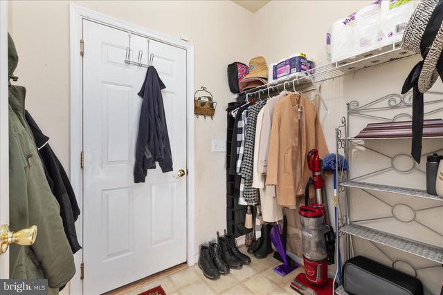 25 ENGLEWOOD TER, Martinsburg, WV 25403