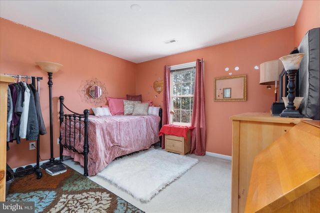 25 ENGLEWOOD TER, Martinsburg, WV 25403