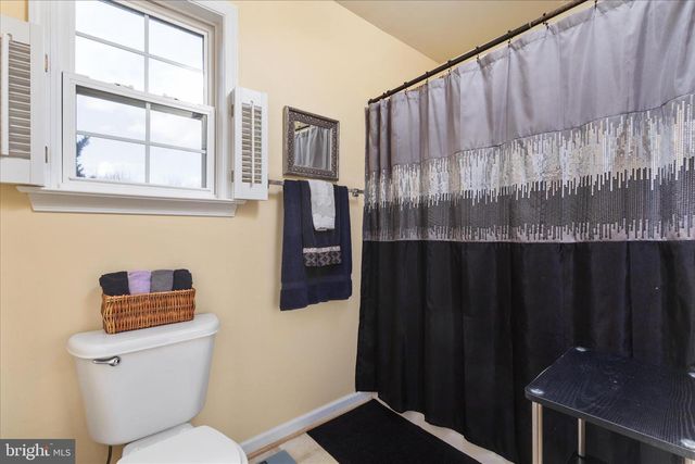 25 ENGLEWOOD TER, Martinsburg, WV 25403