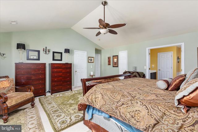 25 ENGLEWOOD TER, Martinsburg, WV 25403