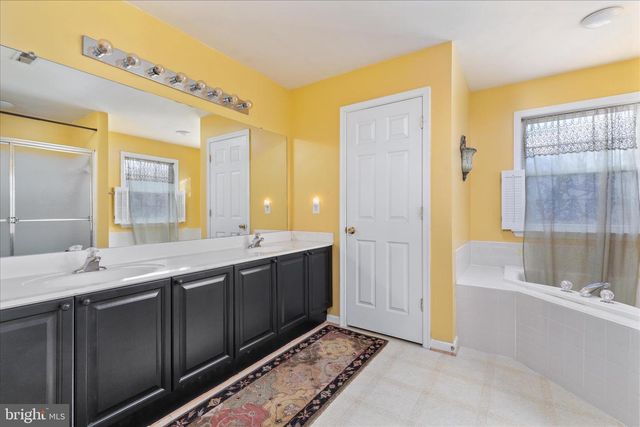 25 ENGLEWOOD TER, Martinsburg, WV 25403