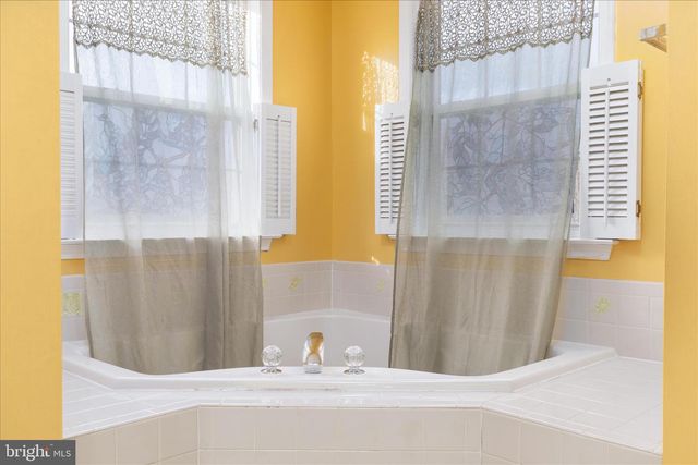 25 ENGLEWOOD TER, Martinsburg, WV 25403