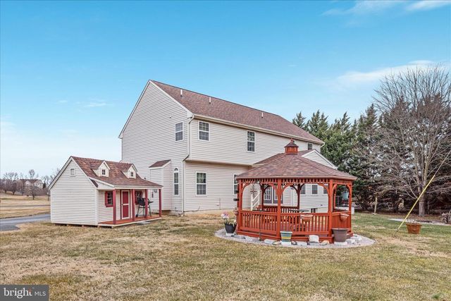 25 ENGLEWOOD TER, Martinsburg, WV 25403