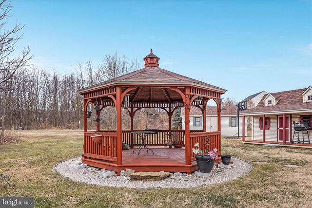 25 ENGLEWOOD TER, Martinsburg, WV 25403