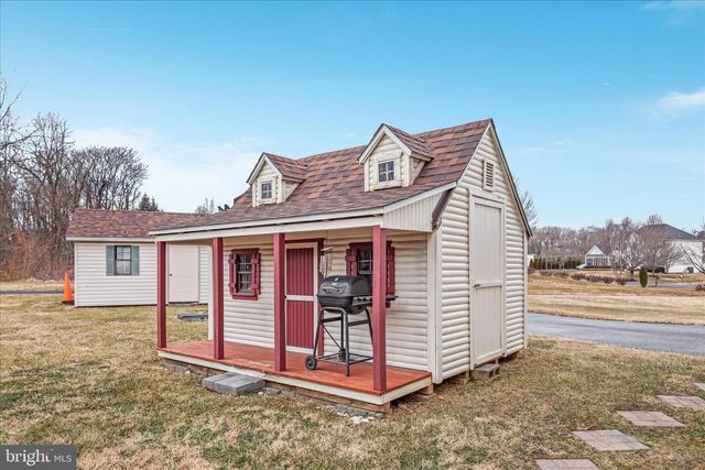 25 ENGLEWOOD TER, Martinsburg, WV 25403