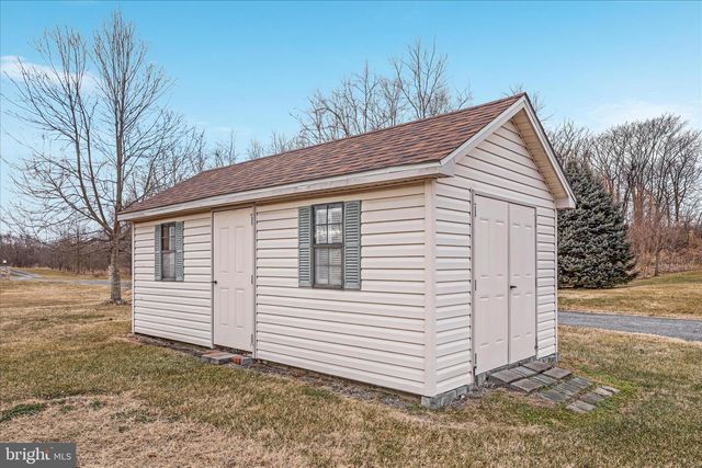 25 ENGLEWOOD TER, Martinsburg, WV 25403