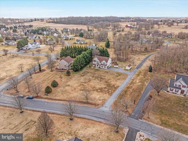 25 ENGLEWOOD TER, Martinsburg, WV 25403