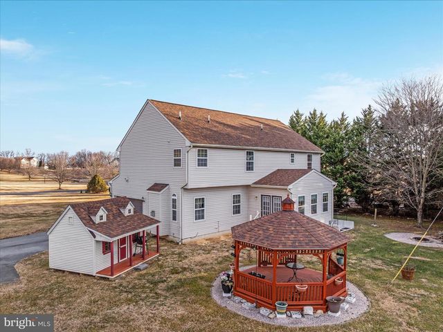 25 ENGLEWOOD TER, Martinsburg, WV 25403