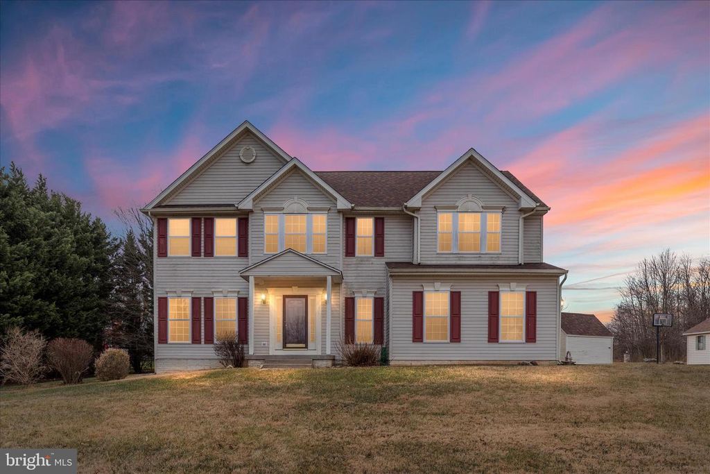 25 ENGLEWOOD TER, Martinsburg, WV 25403