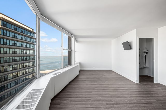 5757 N Sheridan Road 15G, Chicago, IL 60660