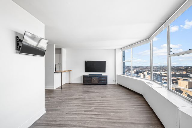 5757 N Sheridan Road 15G, Chicago, IL 60660