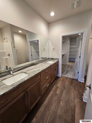 5821 S 94th Street, Lincoln, NE 68526