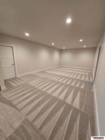 5821 S 94th Street, Lincoln, NE 68526