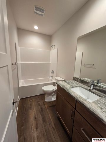 5821 S 94th Street, Lincoln, NE 68526