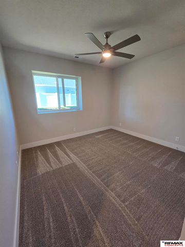 5821 S 94th Street, Lincoln, NE 68526