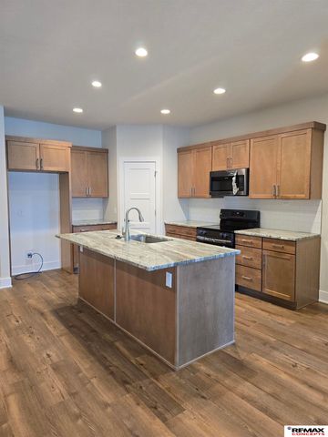 5821 S 94th Street, Lincoln, NE 68526