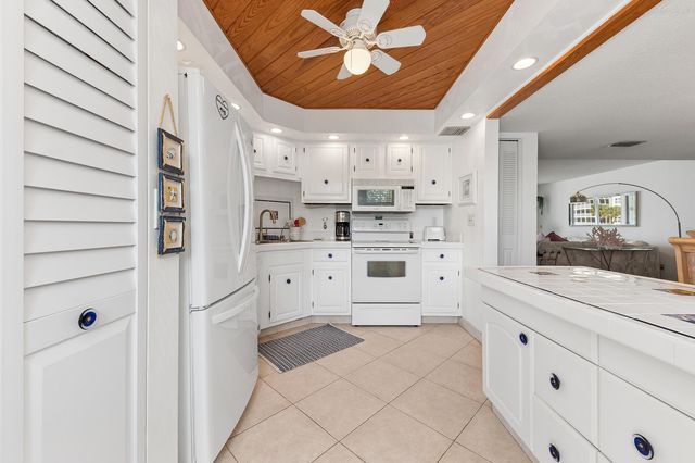 1 HARBOURSIDE Drive 1204, Delray Beach, FL 33483
