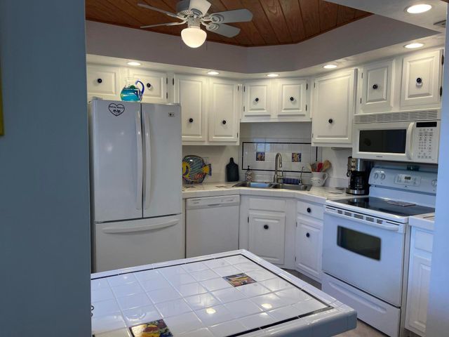 1 HARBOURSIDE Drive 1204, Delray Beach, FL 33483