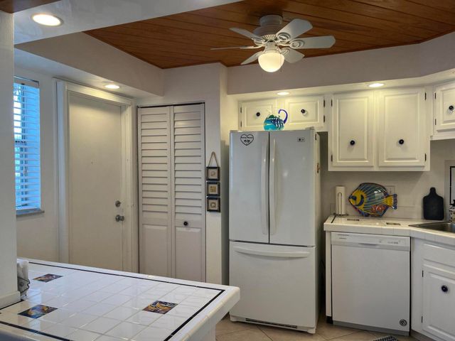 1 HARBOURSIDE Drive 1204, Delray Beach, FL 33483
