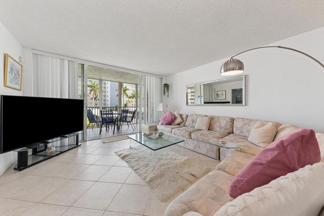 1 HARBOURSIDE Drive 1204, Delray Beach, FL 33483