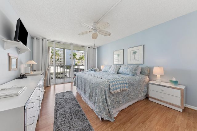 1 HARBOURSIDE Drive 1204, Delray Beach, FL 33483