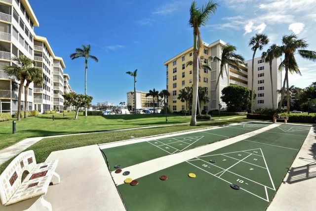 1 HARBOURSIDE Drive 1204, Delray Beach, FL 33483