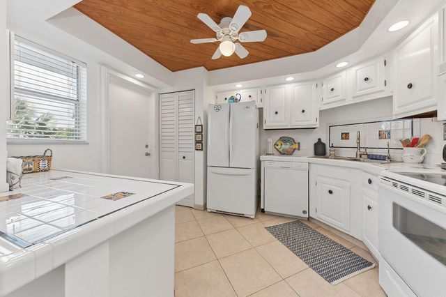 1 HARBOURSIDE Drive 1204, Delray Beach, FL 33483