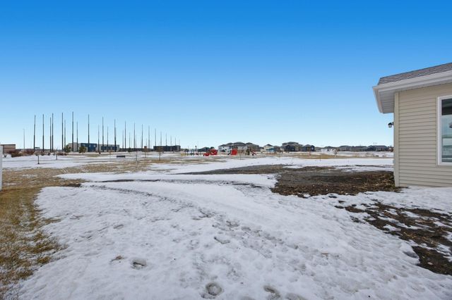 4769 32nd Street S, Fargo, ND 58104