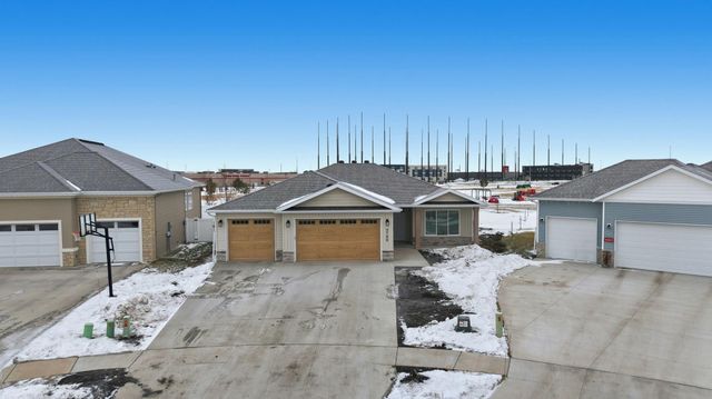 4769 32nd Street S, Fargo, ND 58104