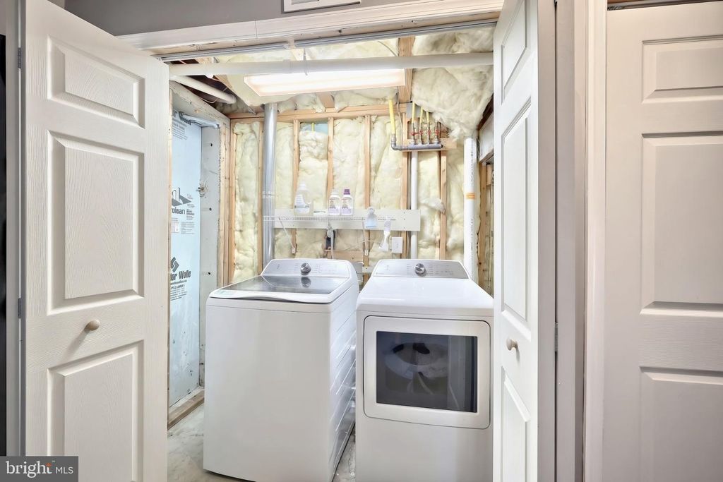 Image 14 of property listing at 2714 HUNTERS CREST DR #28, York, PA 17402