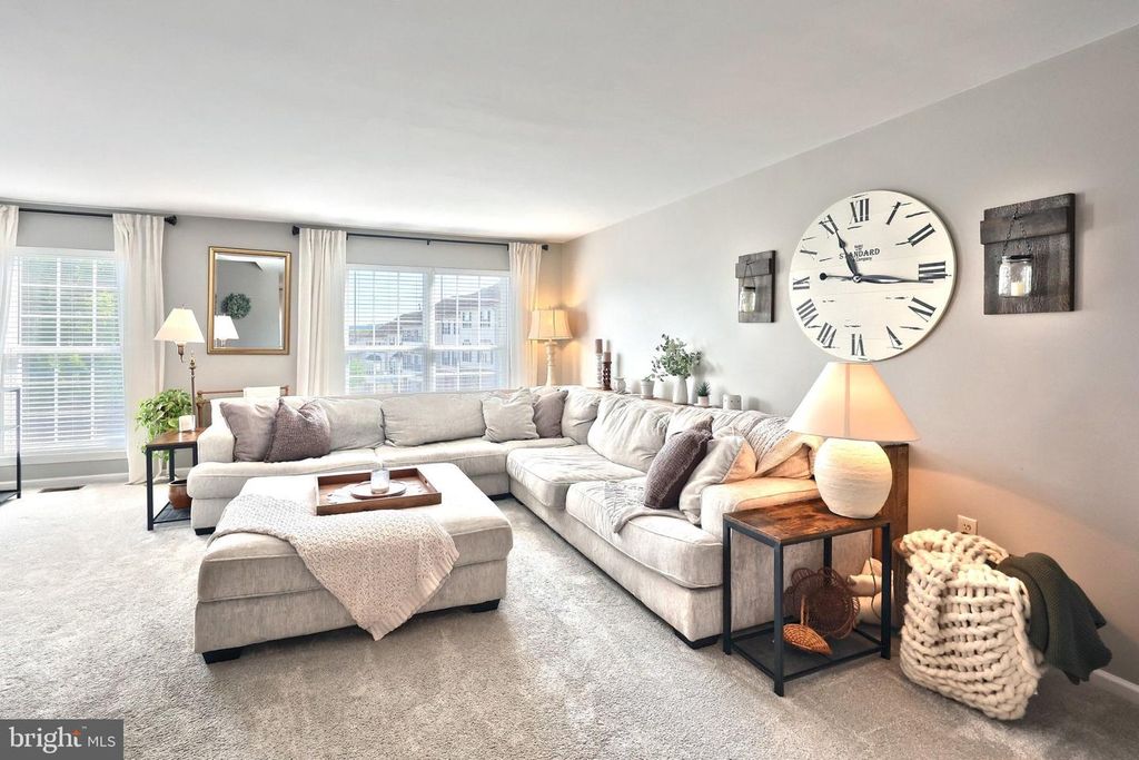 Image 16 of property listing at 2714 HUNTERS CREST DR #28, York, PA 17402