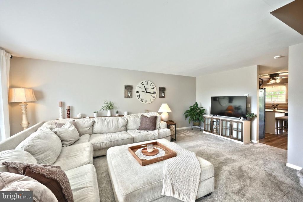 Image 17 of property listing at 2714 HUNTERS CREST DR #28, York, PA 17402