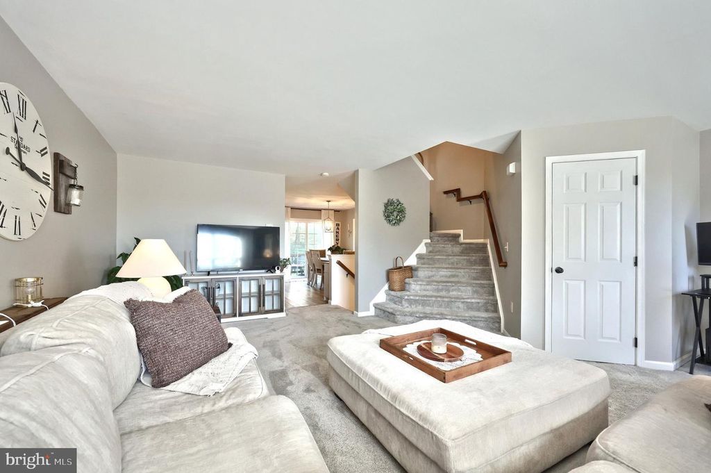 Image 18 of property listing at 2714 HUNTERS CREST DR #28, York, PA 17402