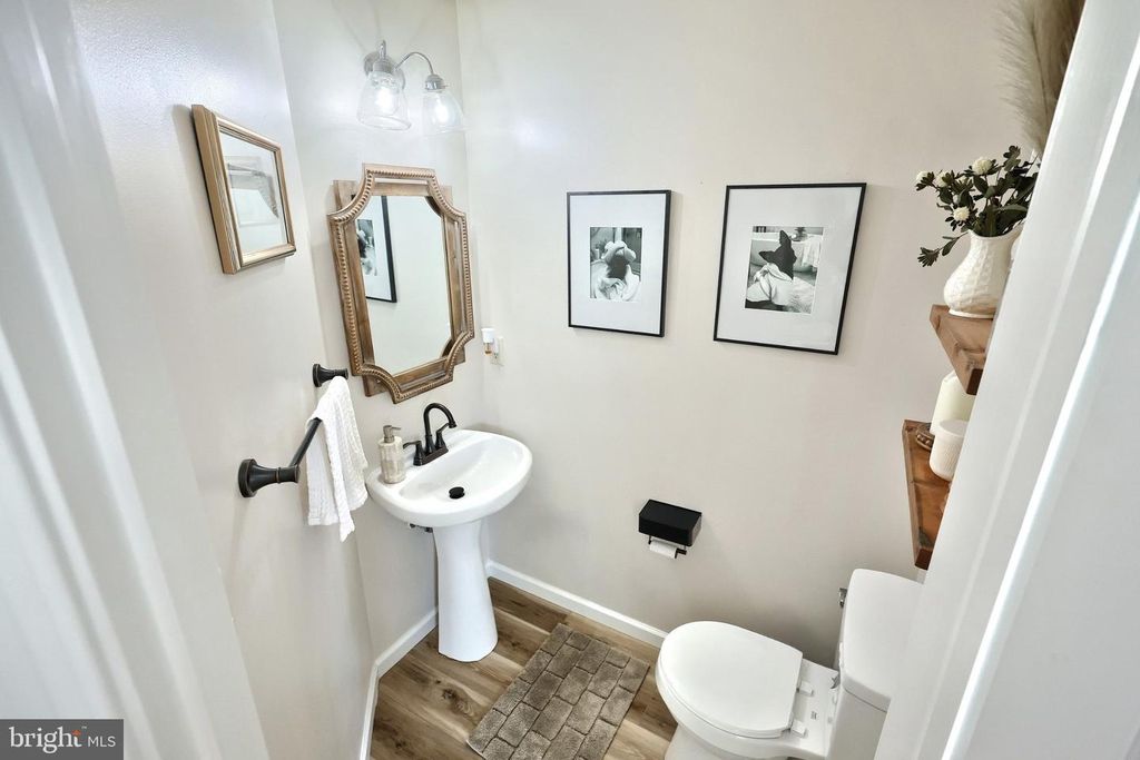 Image 19 of property listing at 2714 HUNTERS CREST DR #28, York, PA 17402