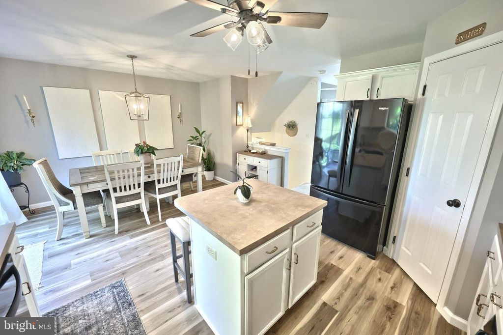 Image 24 of property listing at 2714 HUNTERS CREST DR #28, York, PA 17402