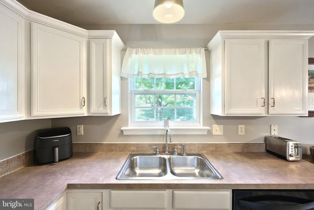 Image 25 of property listing at 2714 HUNTERS CREST DR #28, York, PA 17402