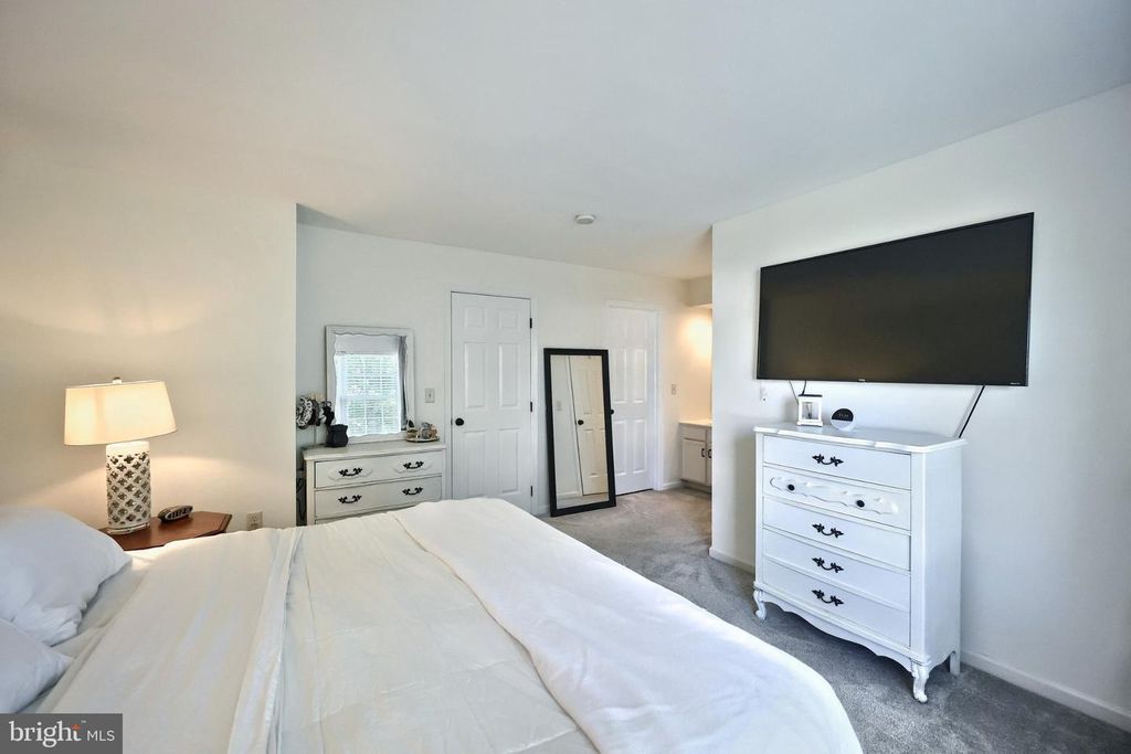 Image 28 of property listing at 2714 HUNTERS CREST DR #28, York, PA 17402