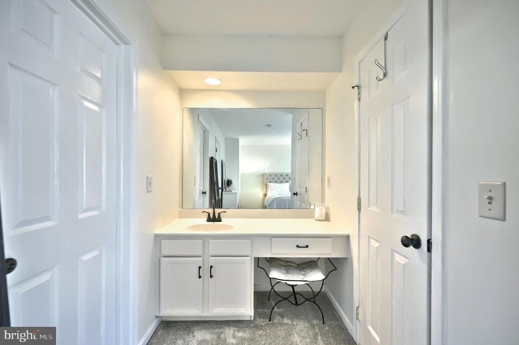 Image 29 of property listing at 2714 HUNTERS CREST DR #28, York, PA 17402