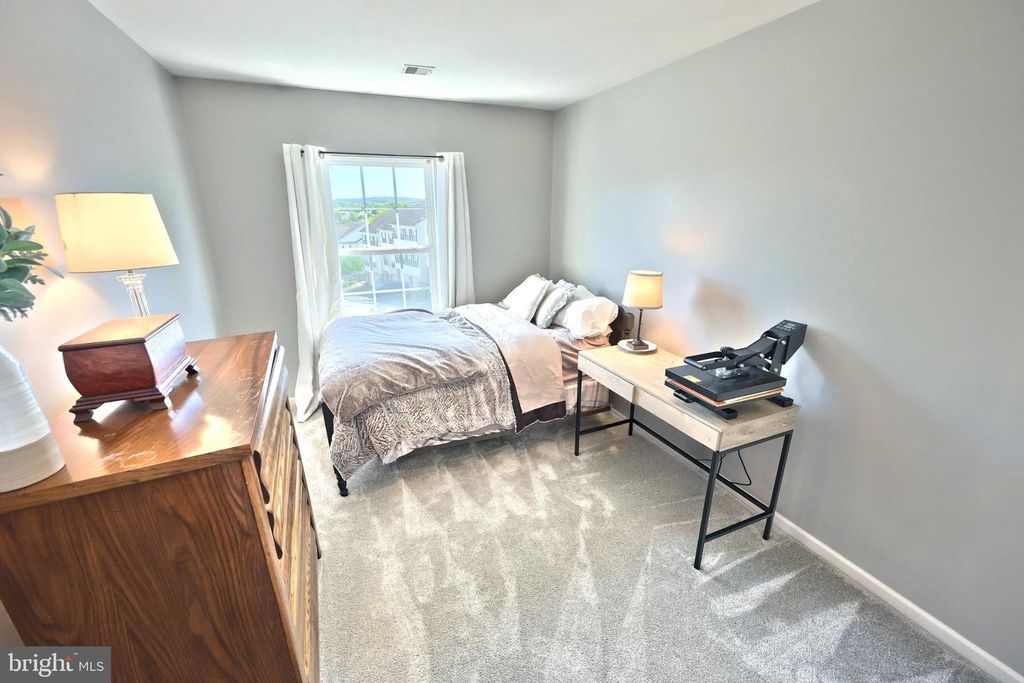 Image 31 of property listing at 2714 HUNTERS CREST DR #28, York, PA 17402