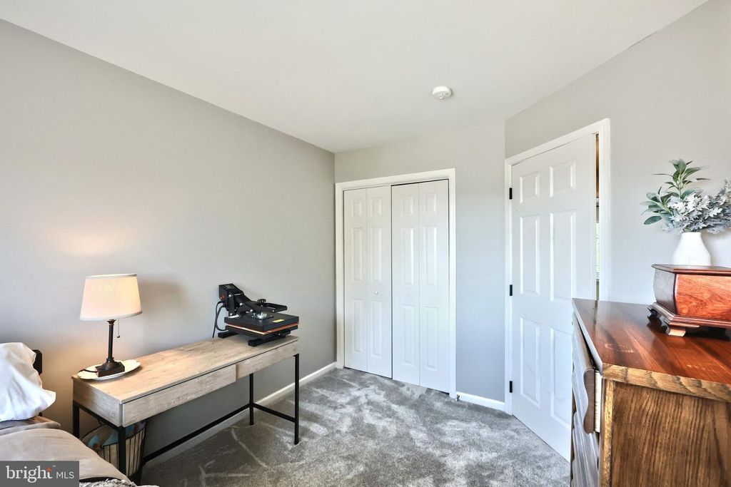 Image 32 of property listing at 2714 HUNTERS CREST DR #28, York, PA 17402
