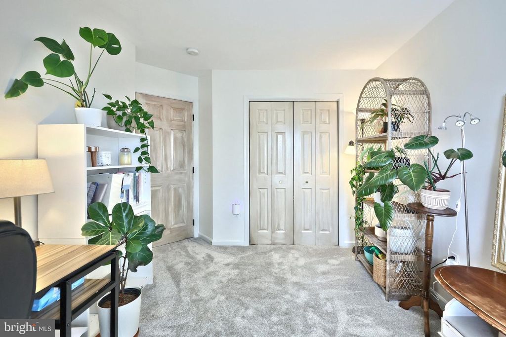 Image 35 of property listing at 2714 HUNTERS CREST DR #28, York, PA 17402