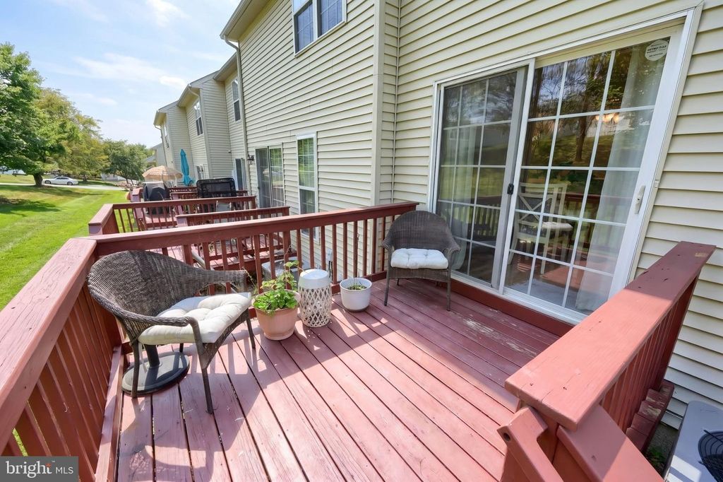 Image 8 of property listing at 2714 HUNTERS CREST DR #28, York, PA 17402