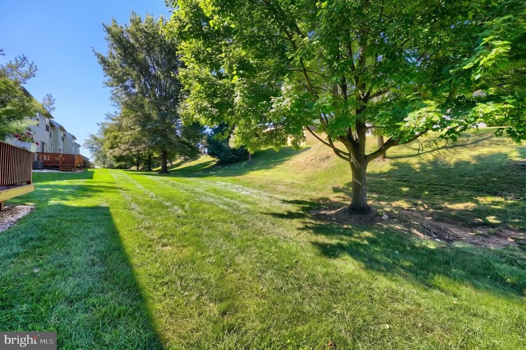 Image 9 of property listing at 2714 HUNTERS CREST DR #28, York, PA 17402